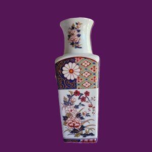 Vintage handpainted floral porcelain Imari Ware vase Japan